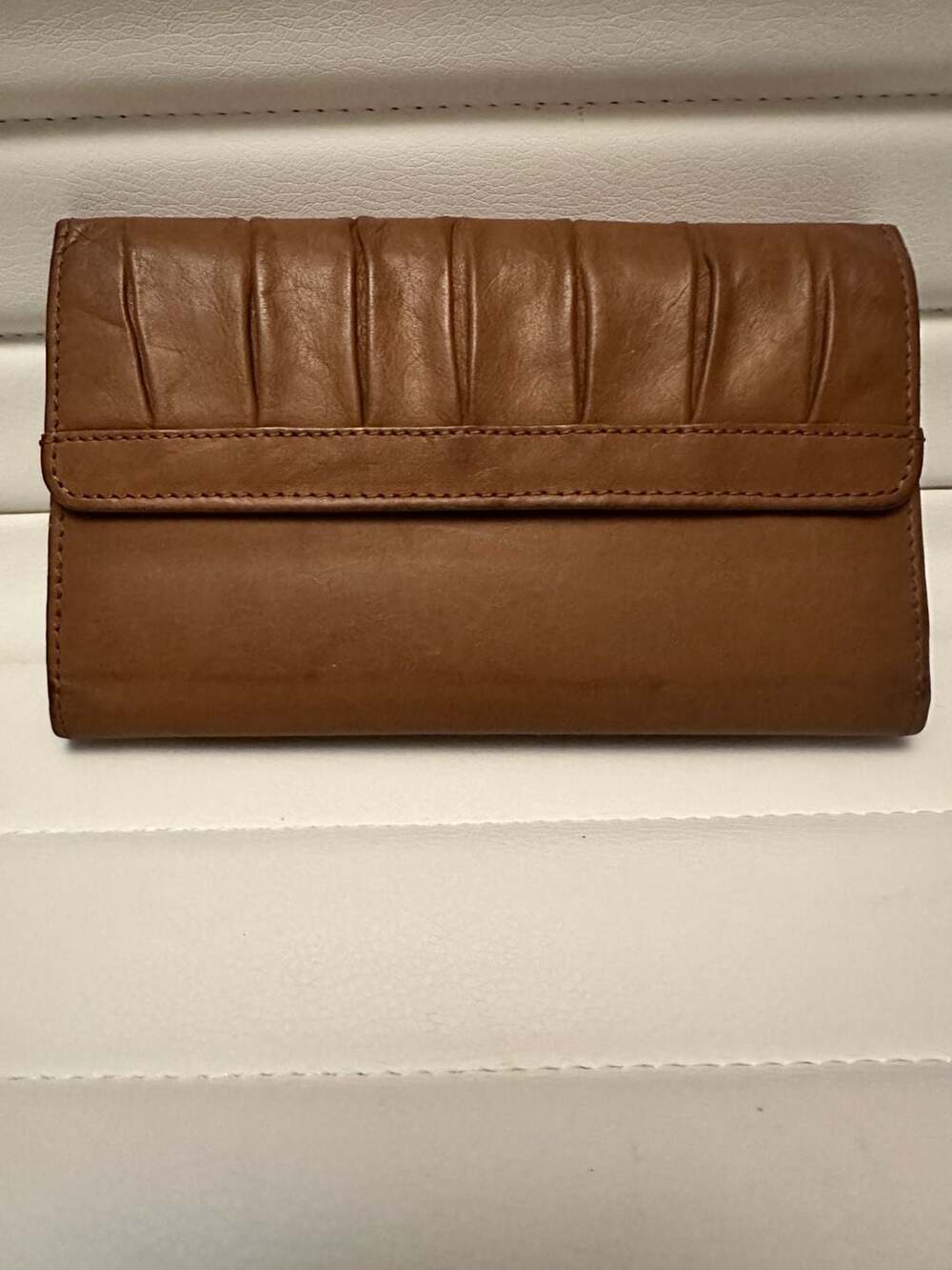 Vintage Brown Pleated Leather Tri-Fold Wallet with Kiss Lock